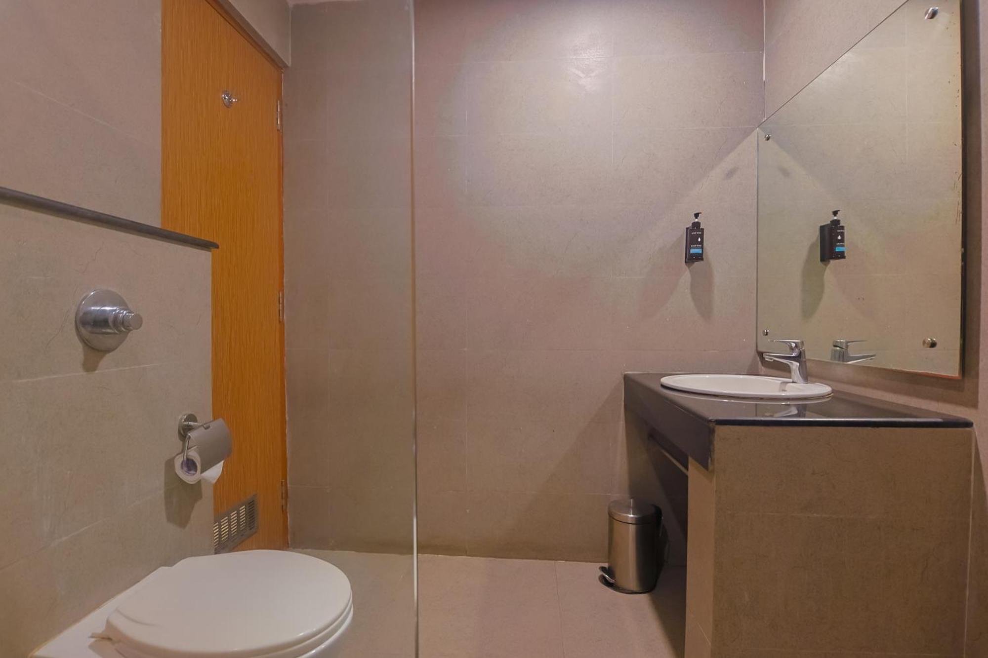 Deluxe Double Room (2 Adults + 1 Child)