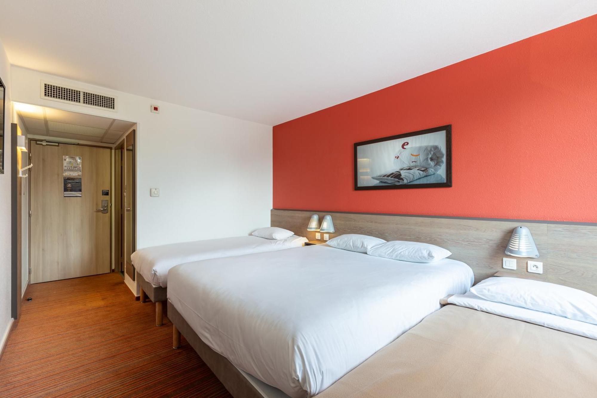 Quadruple Room 1 Double Bed 1 Single Bed 1 Childrens' Bed 70 or 160cm,1742648245:JPEG