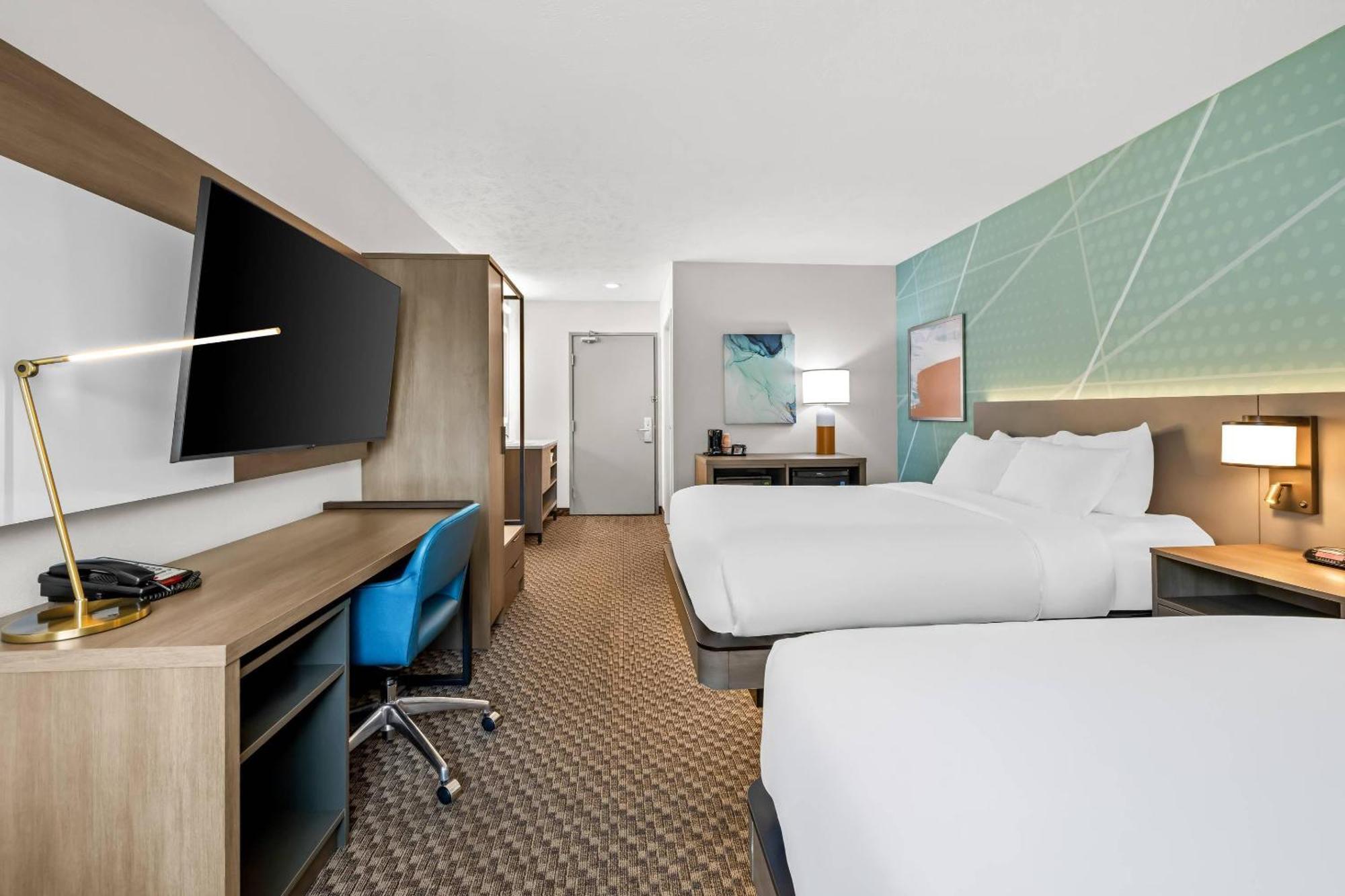 Queen Room Two Queen Beds Non-Smoking