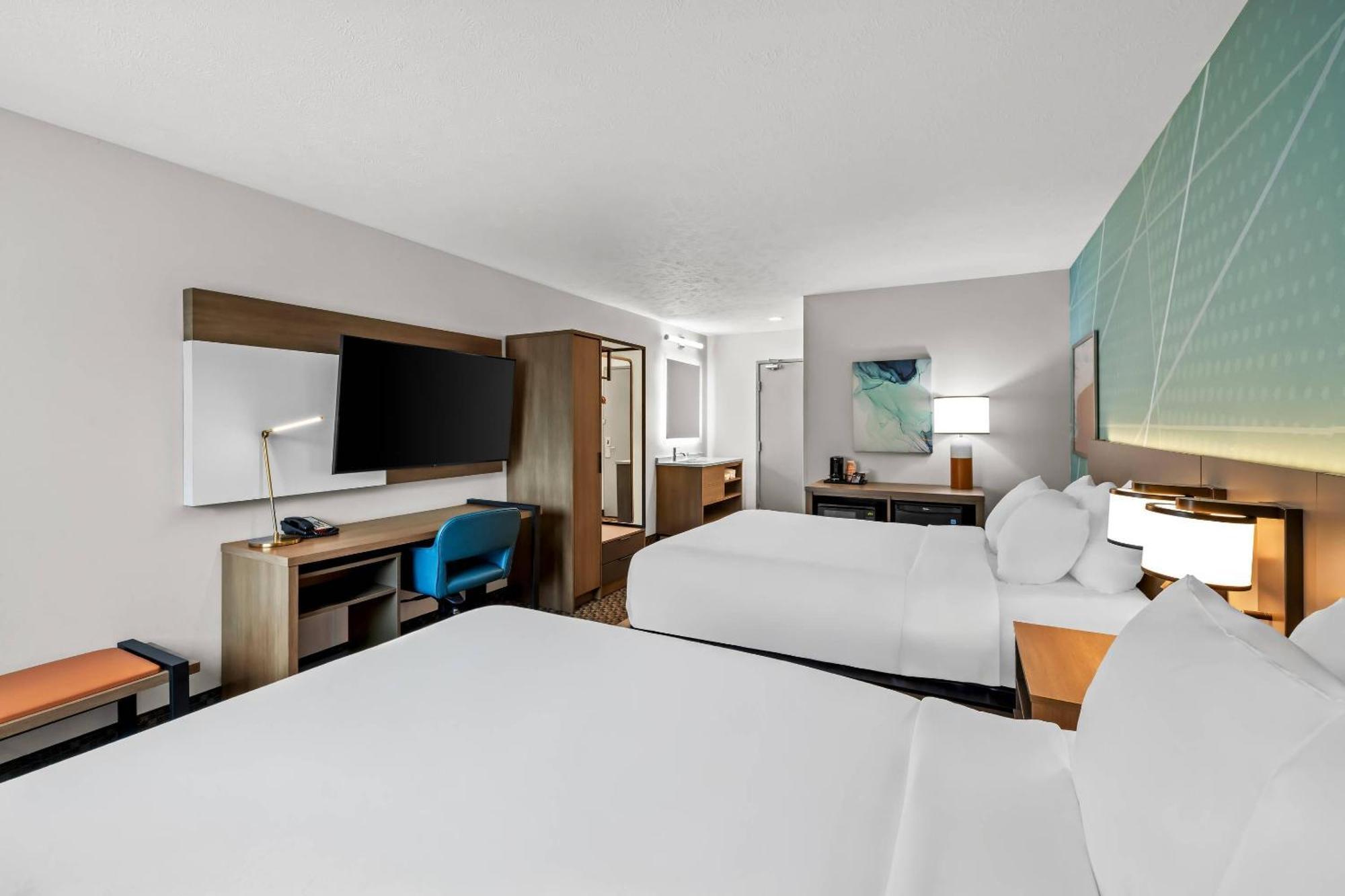 Queen Room Two Queen Beds Non-Smoking