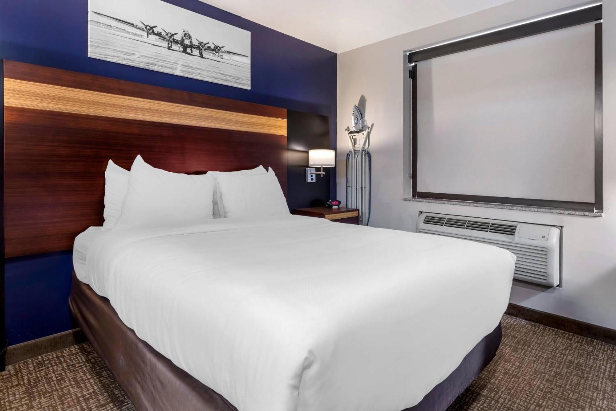 1 Queen Bed,1722912054:JPEG