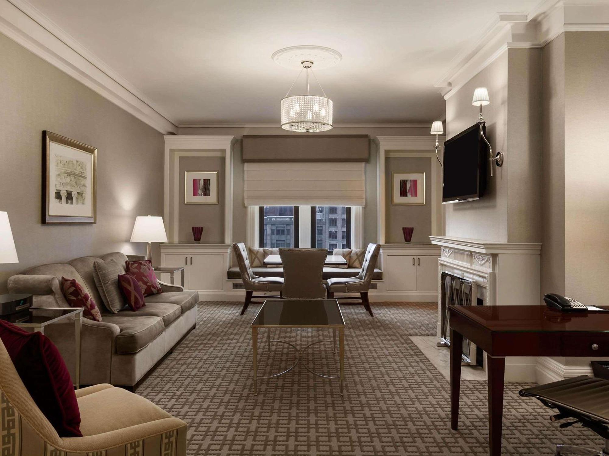 One-Bedroom King Suite with View,780065343:JPEG