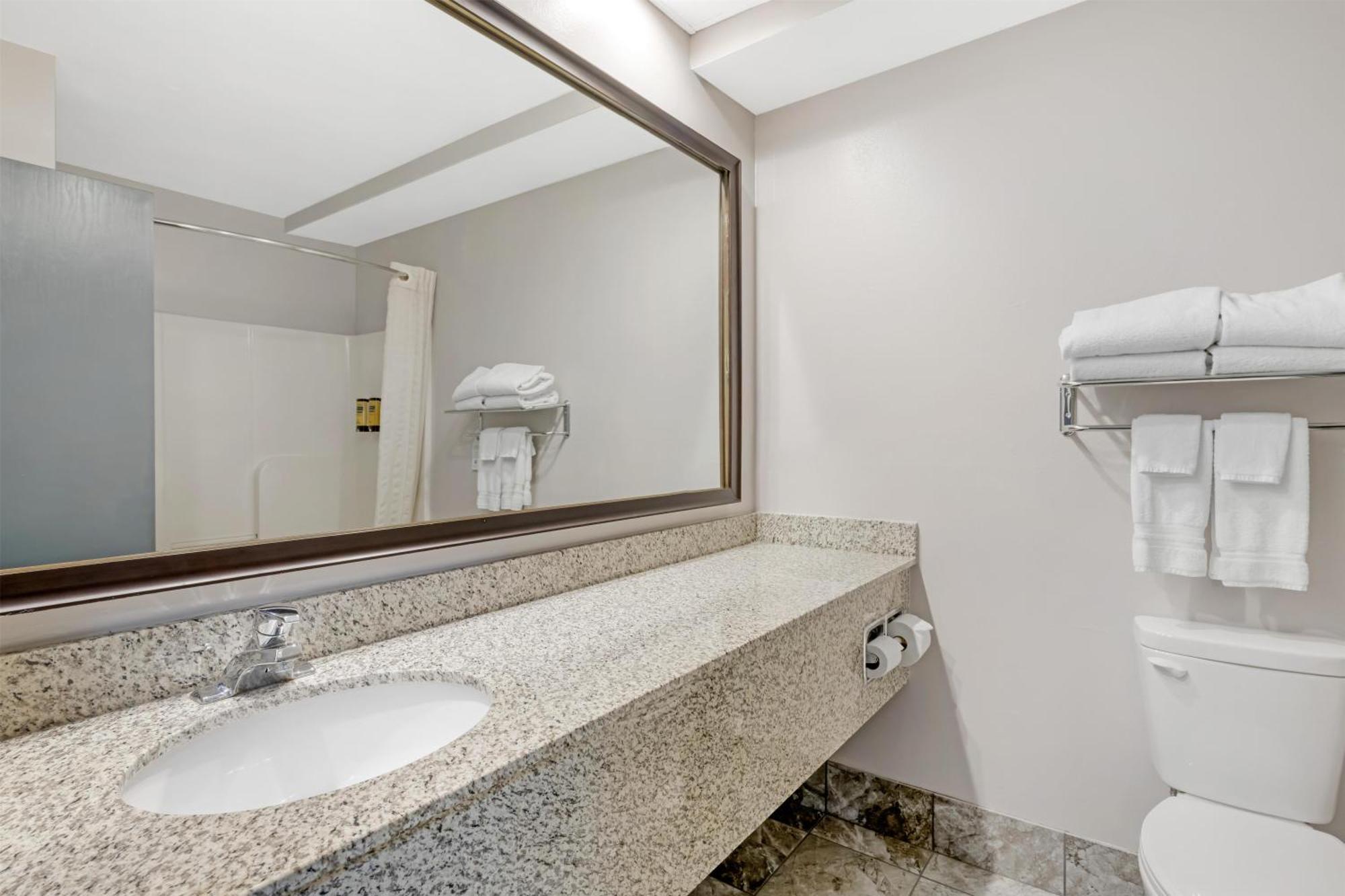 King Room with Kitchenette - Non-Smoking