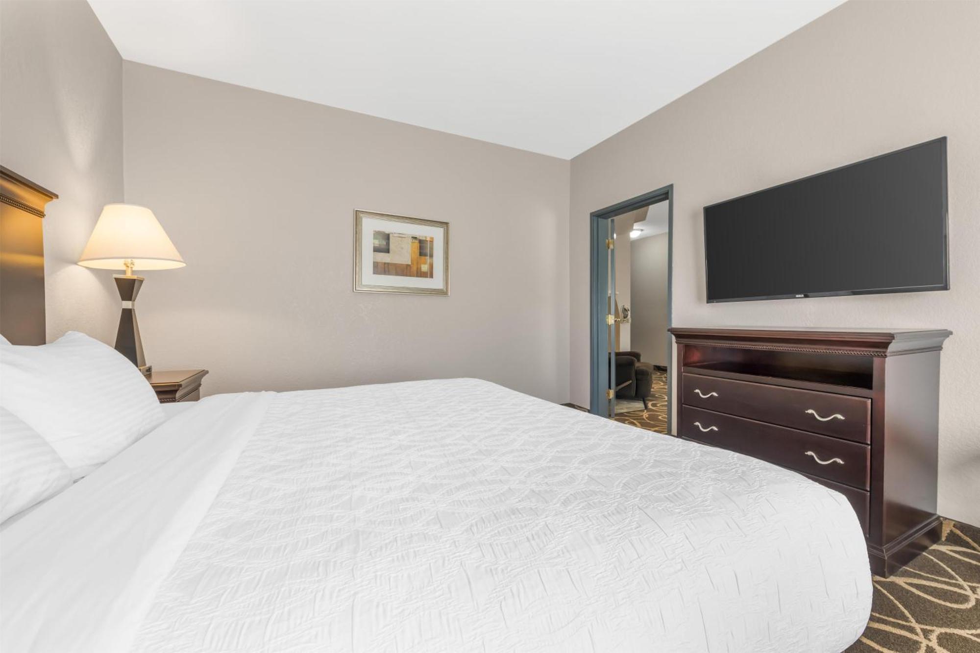 King Suite - Disability Access/Non-Smoking