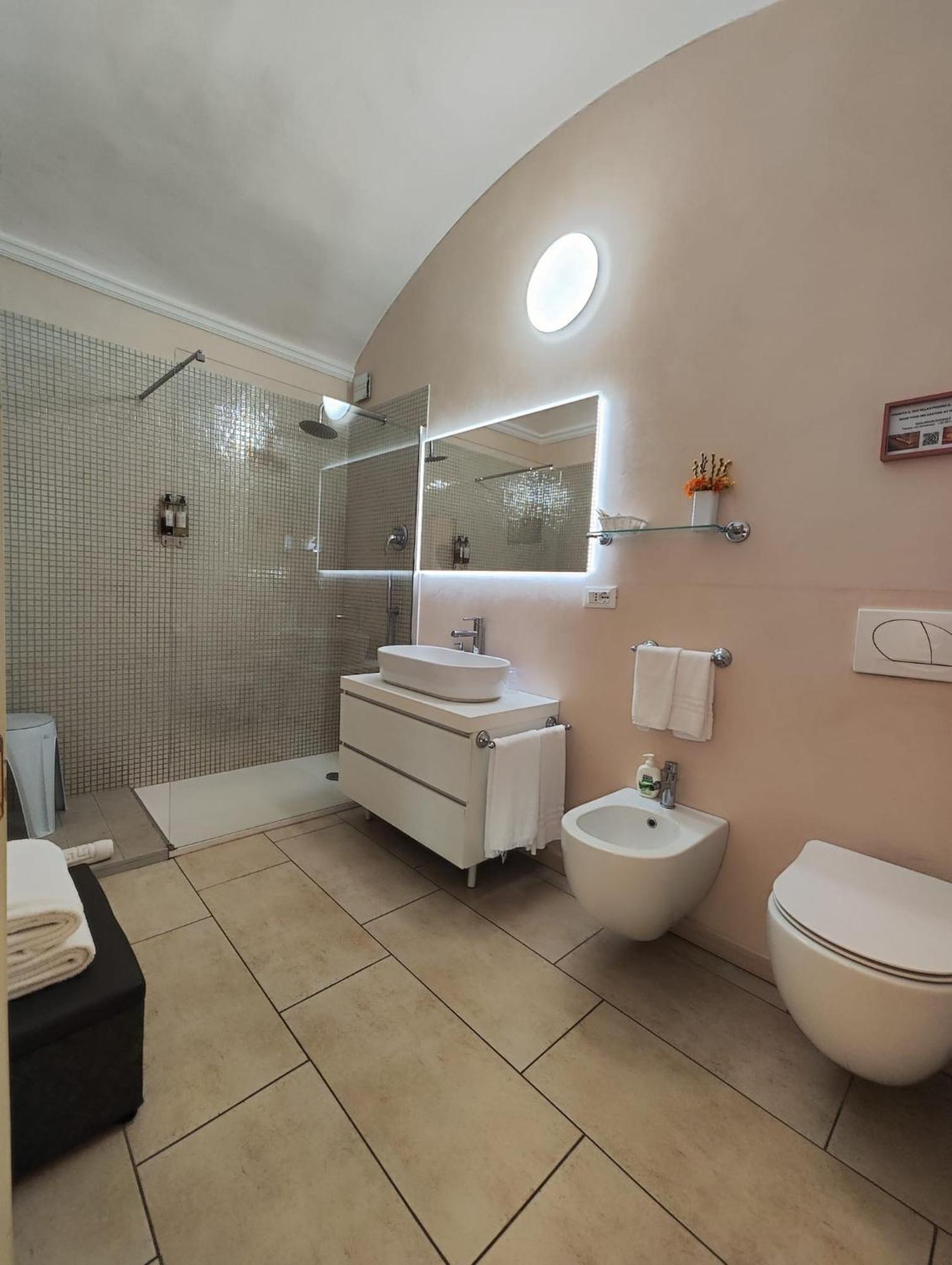 Deluxe Double Room with Balcony,1731460509:JPEG