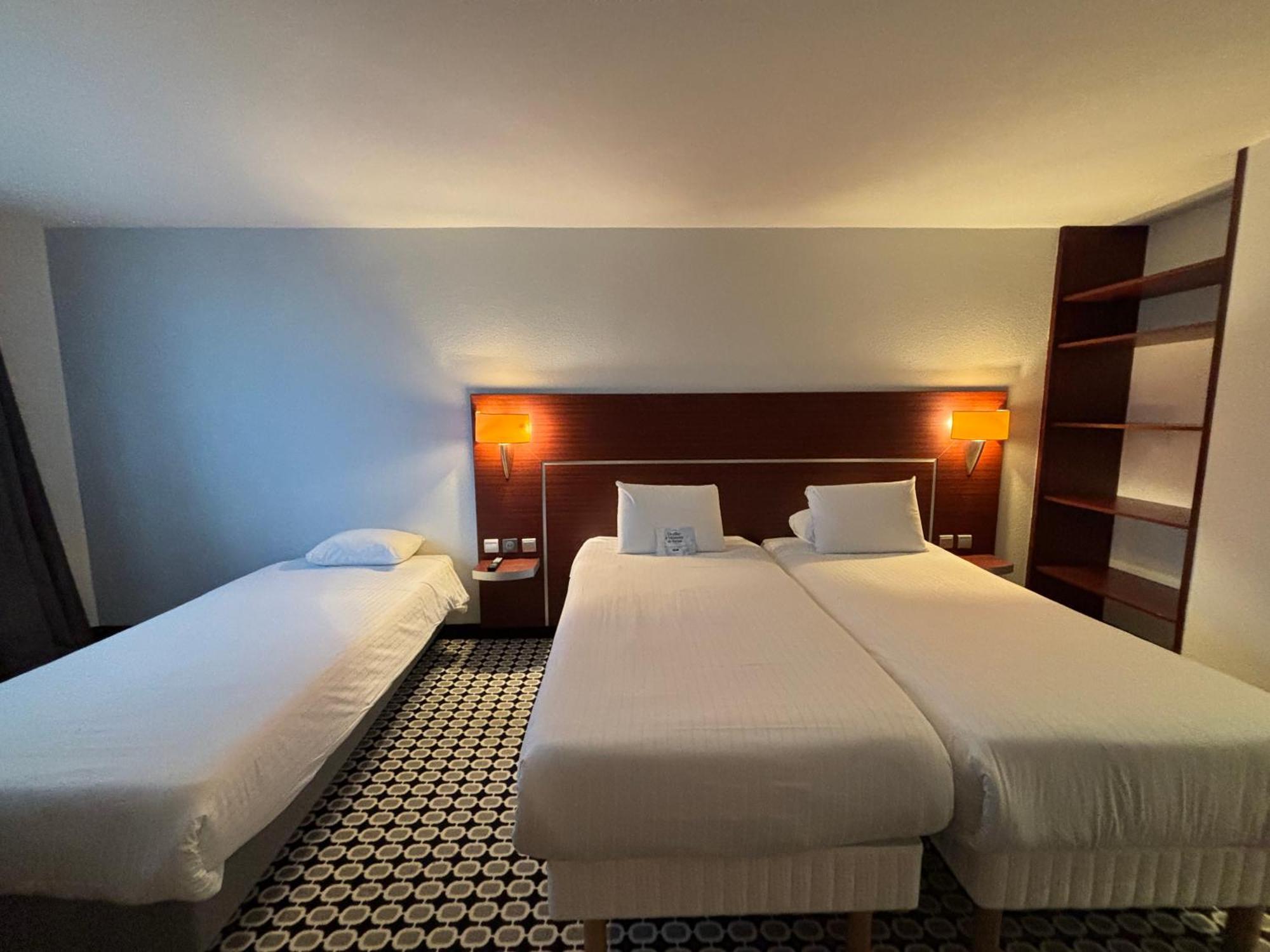 Superior Triple Room 3 Single Beds