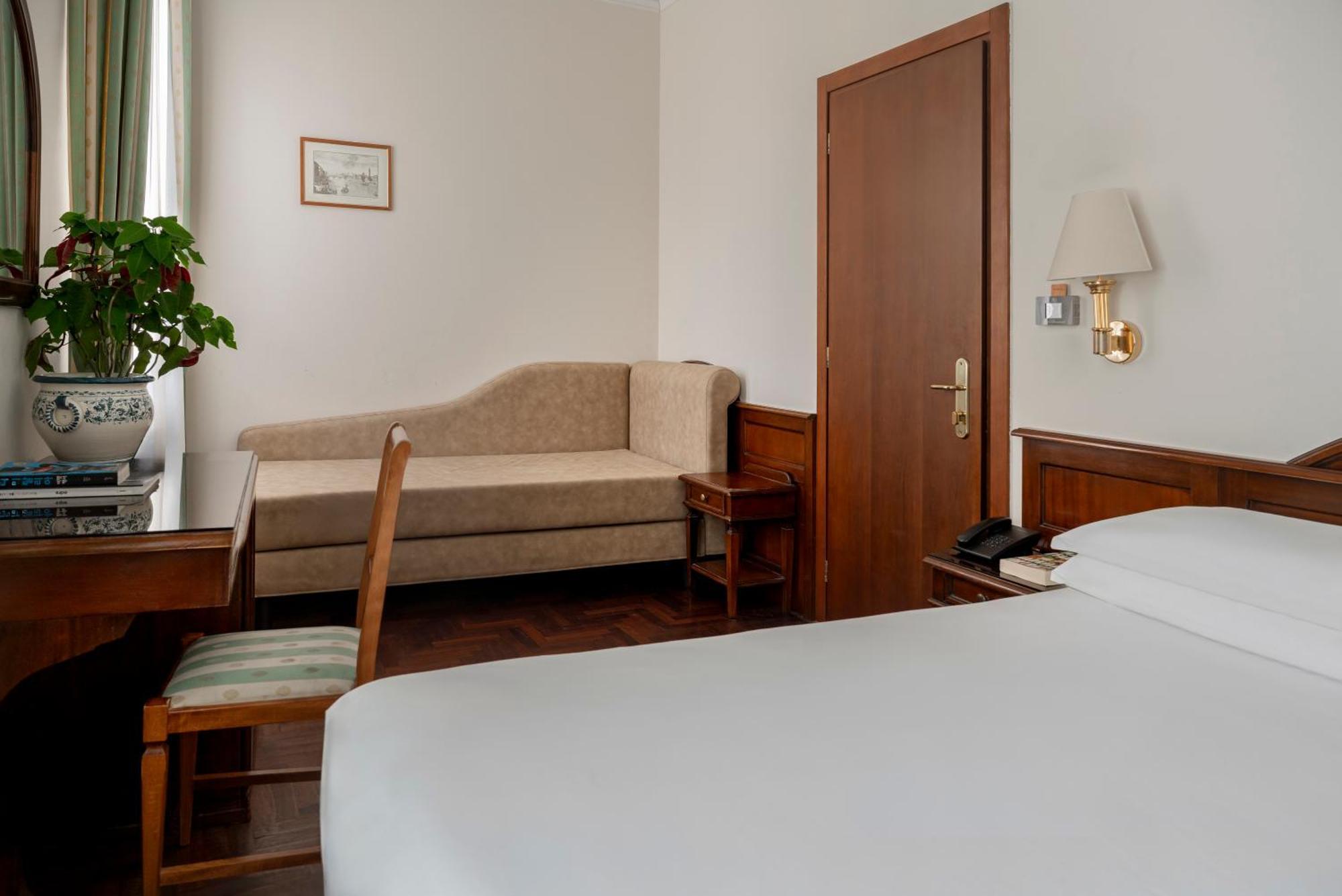 Triple Room,1742590094:JPEG