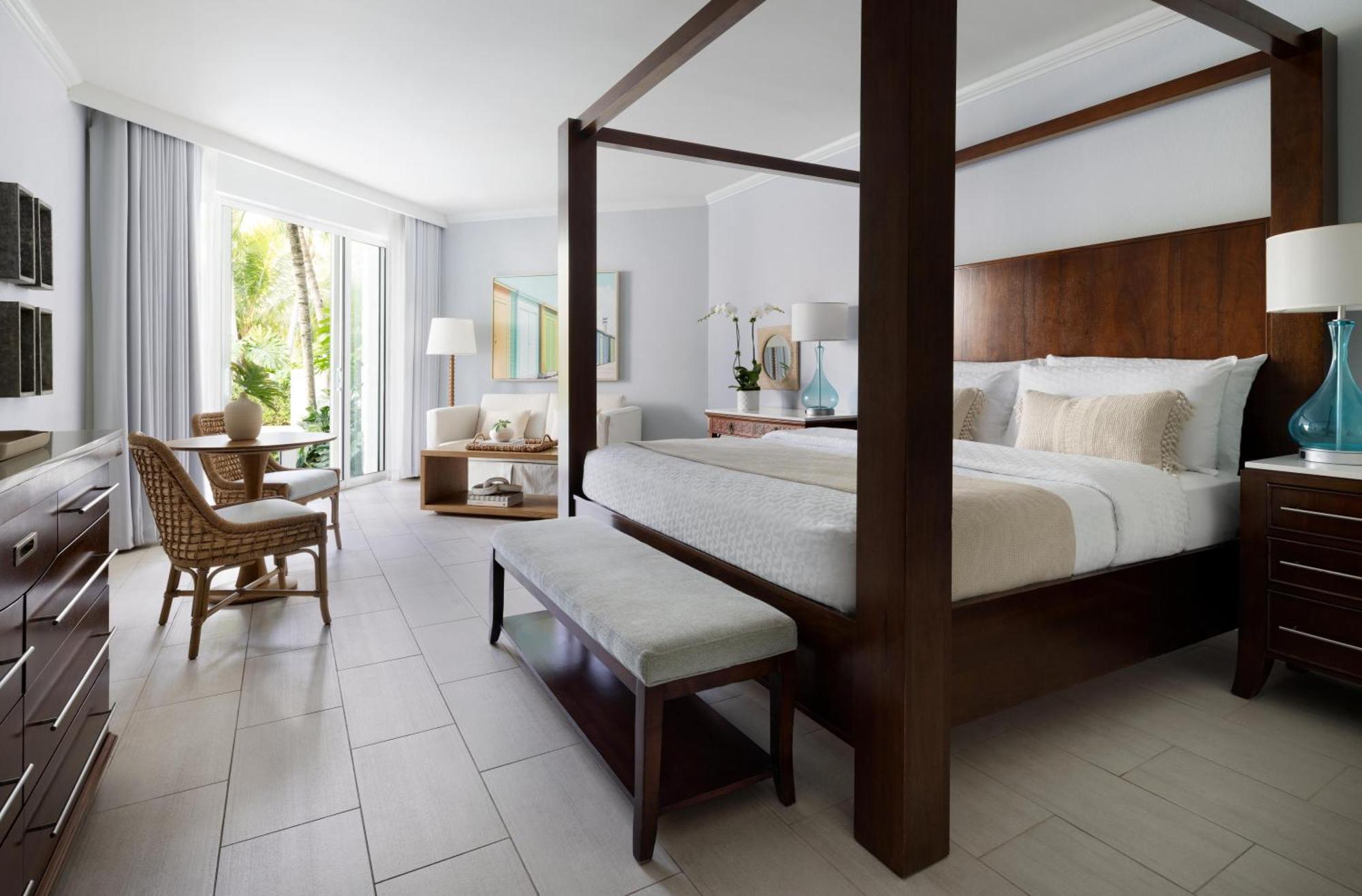 Suite Junior Surdimensionnée West Bay - Niveau Club avec Accès Direct à la Piscine