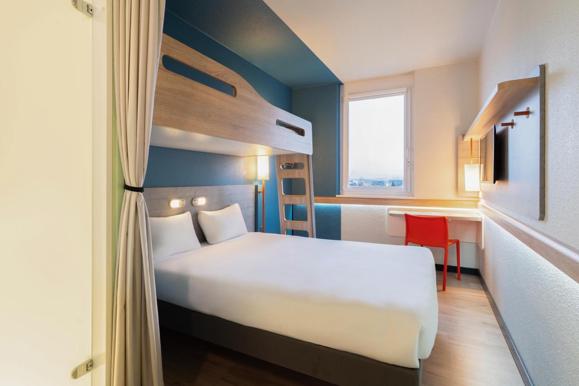 Triple Room a Double Bed a Bunk Bed