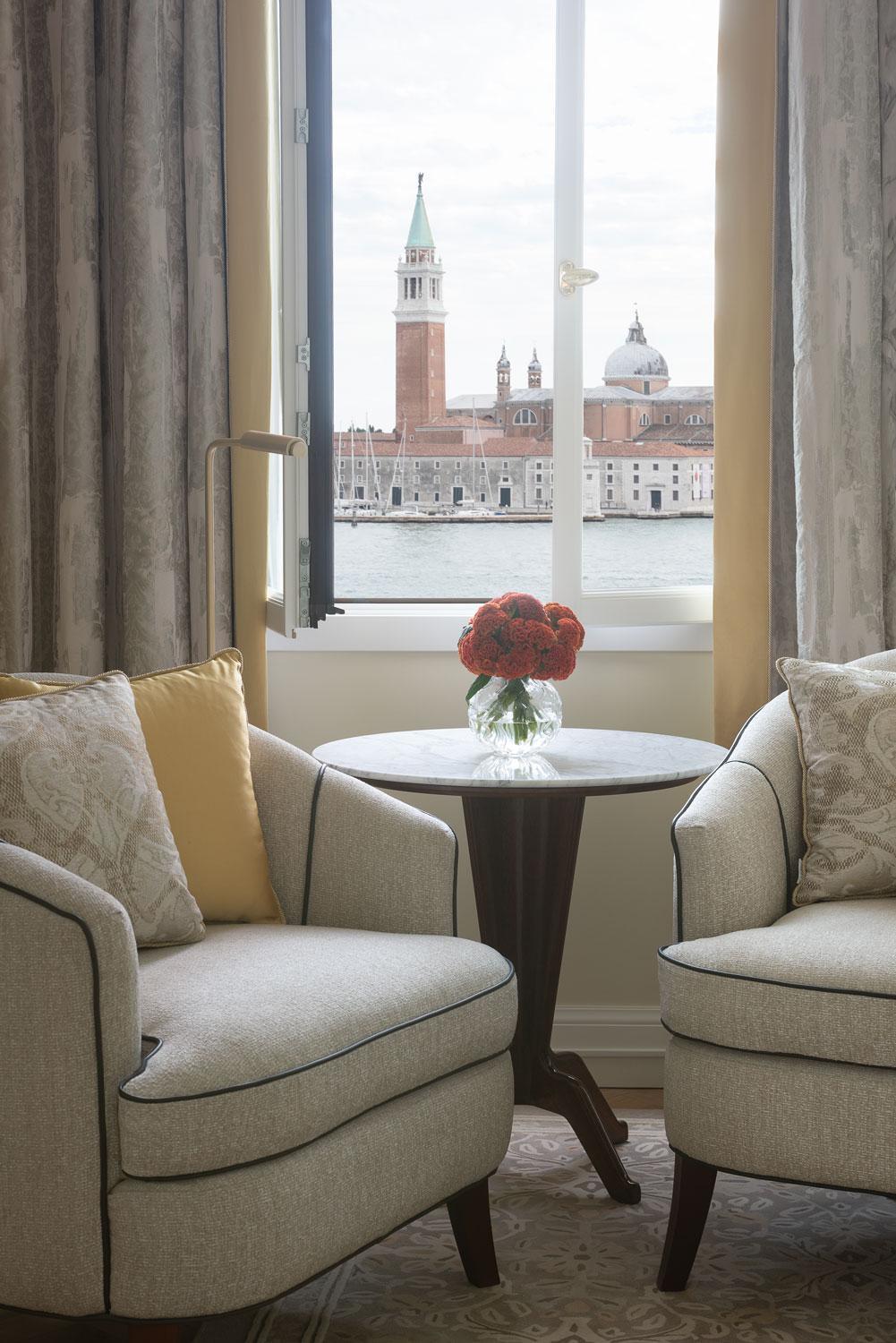Premium Lagoon View Room Twin Beds