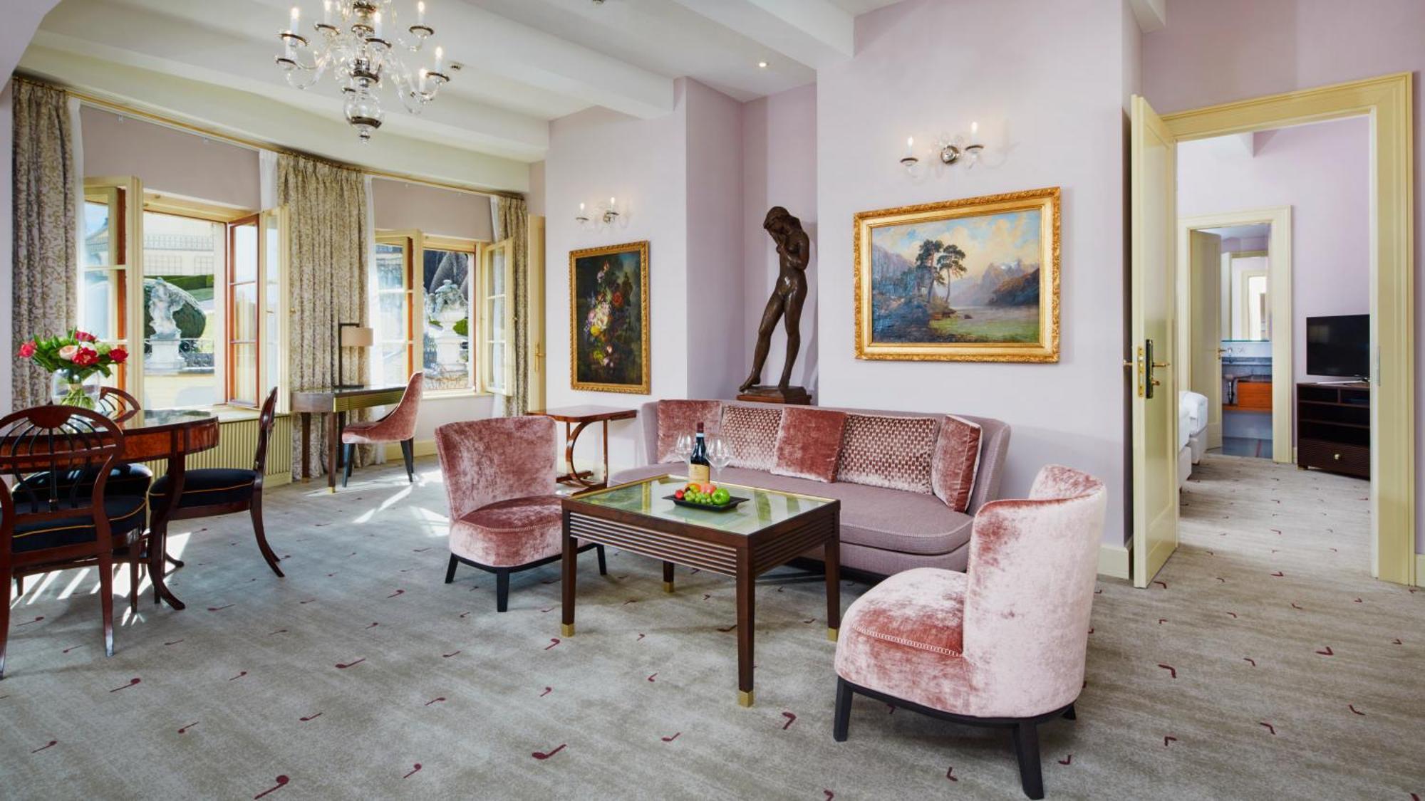Two-Bedroom Deluxe Apartment with Garden View