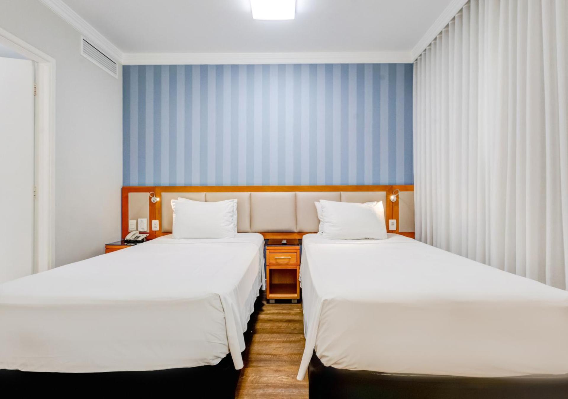 Quarto com 2 Camas de Solteiro