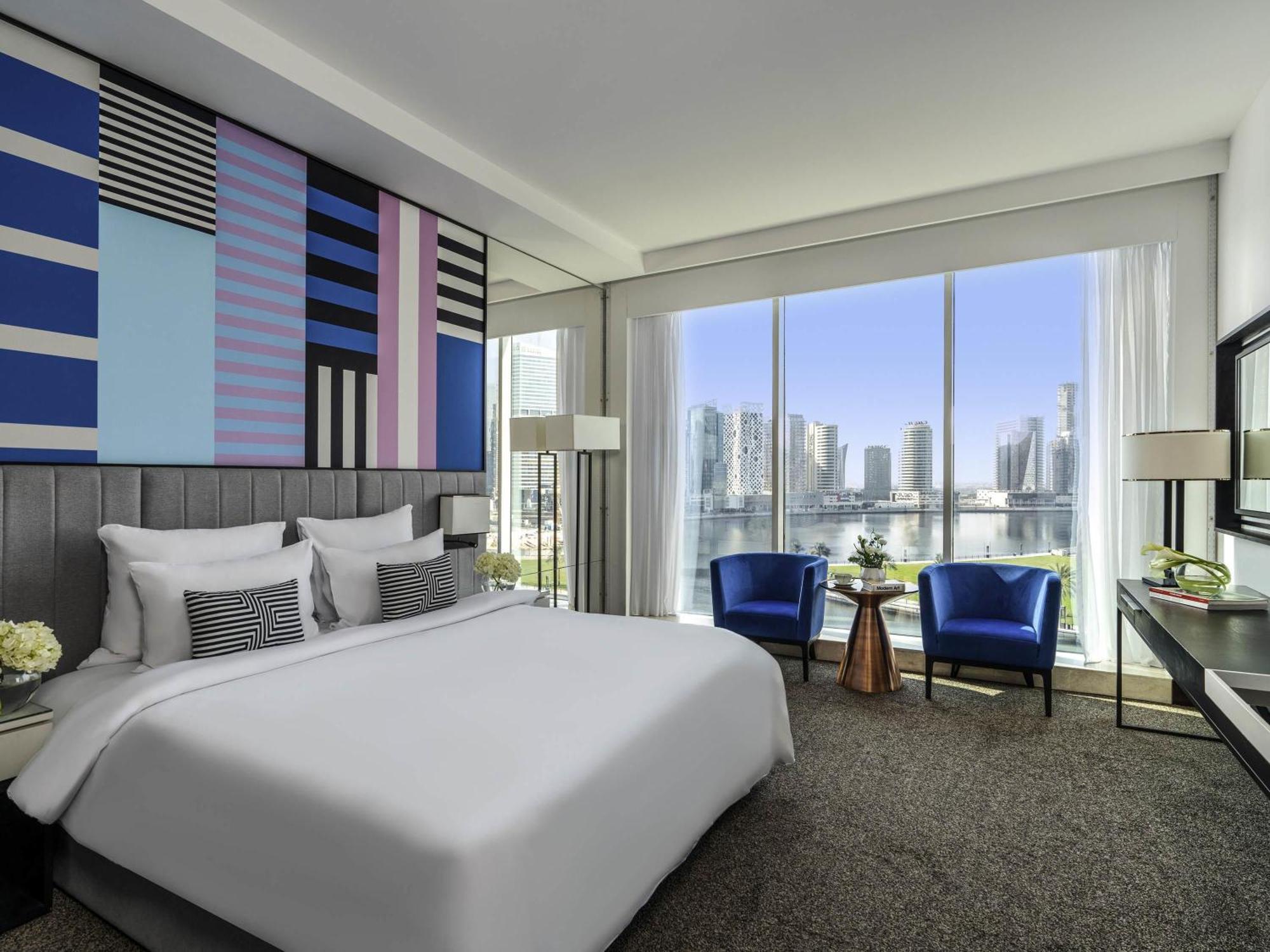 Habitación Deluxe con cama extragrande y vistas al canal