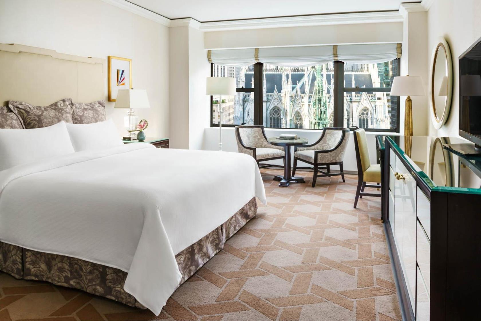 CATHEDRAL VIEW ROOM KING BED