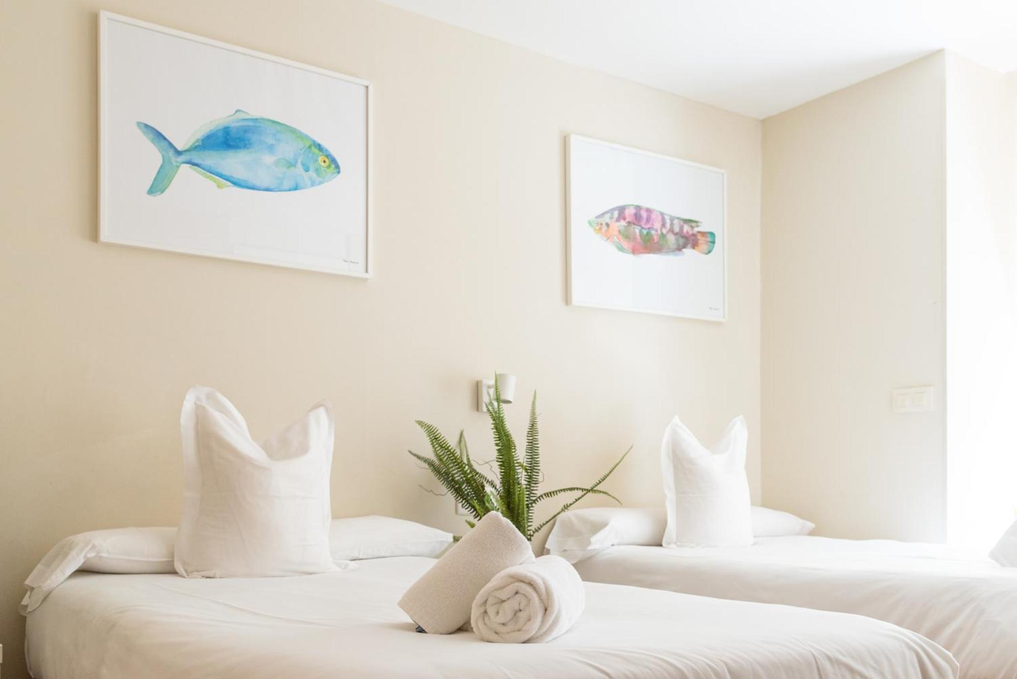 Twin Room,1765881536:JPEG