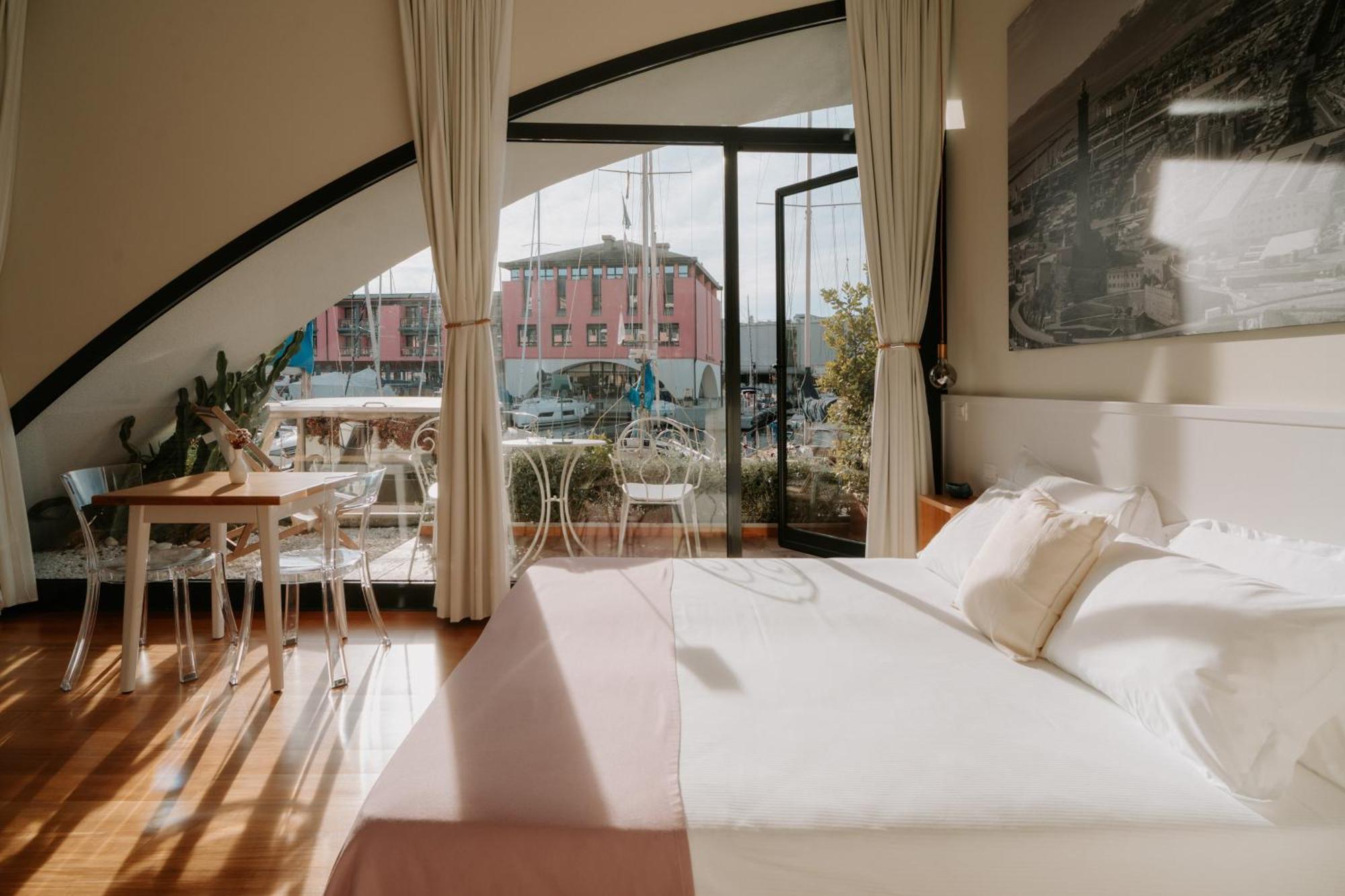 Tweepersoonskamer met Balkon en Uitzicht op Zee