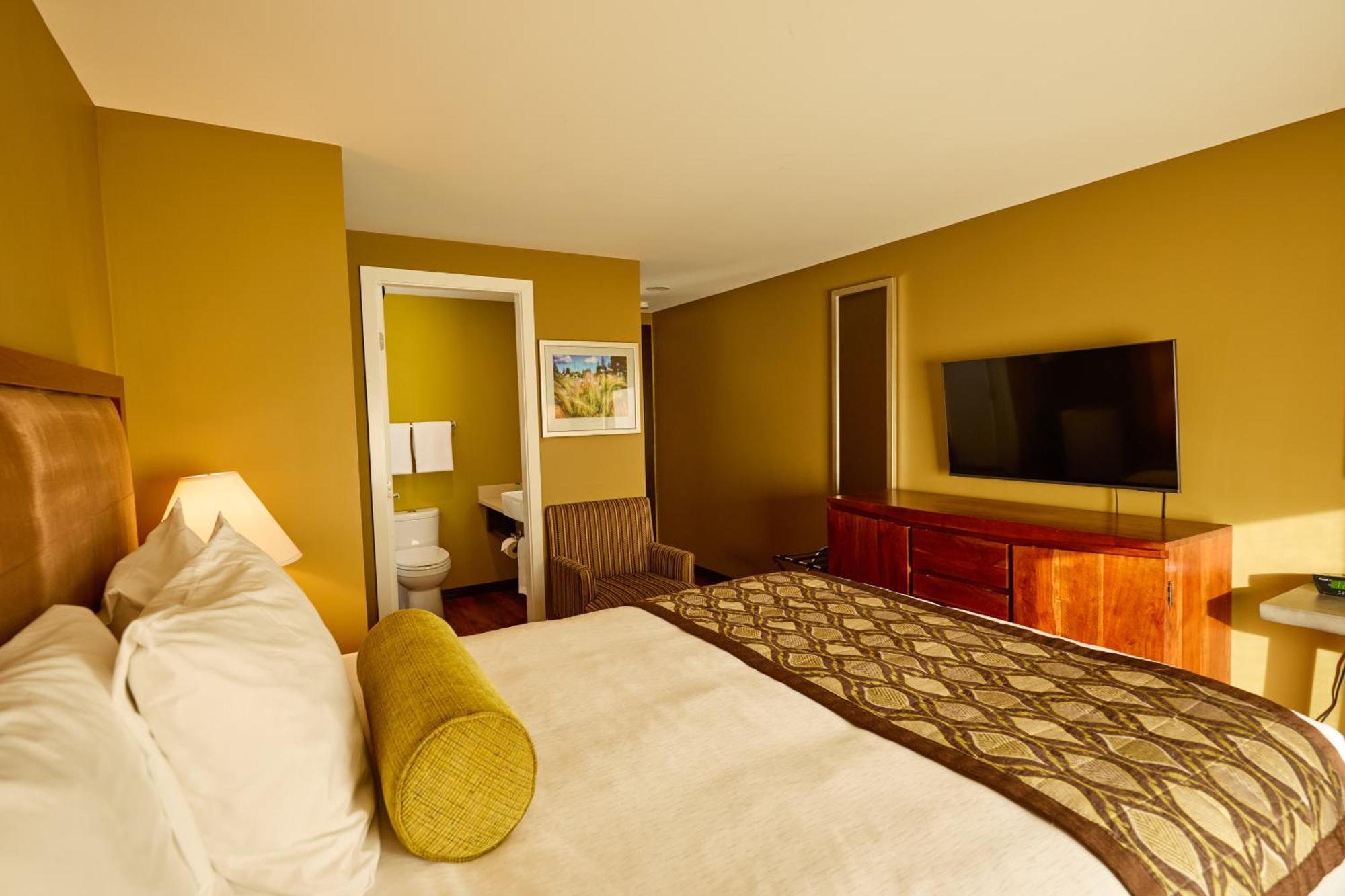 Deluxe Queen Room