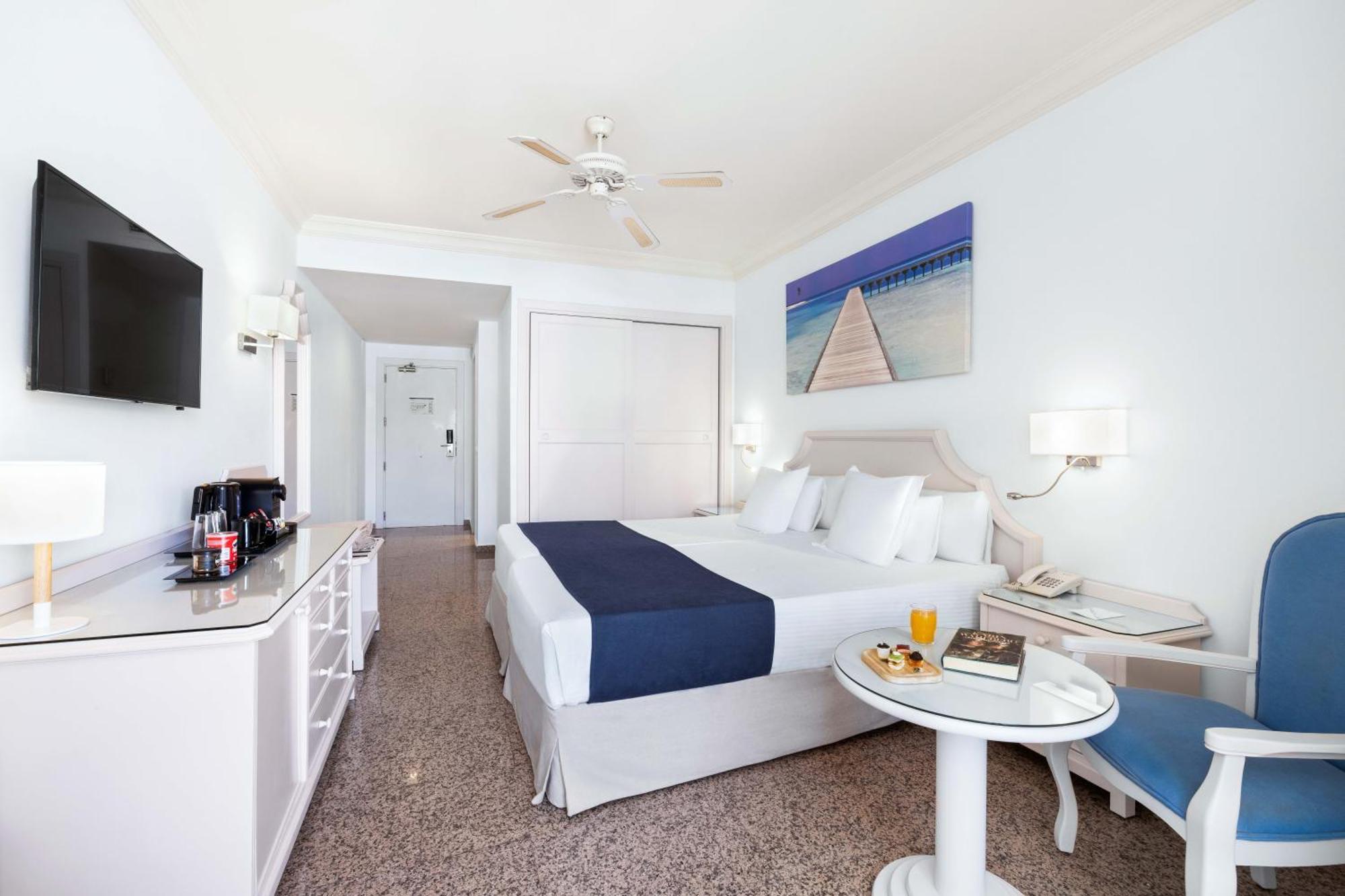 Double or Twin Room with Terrace