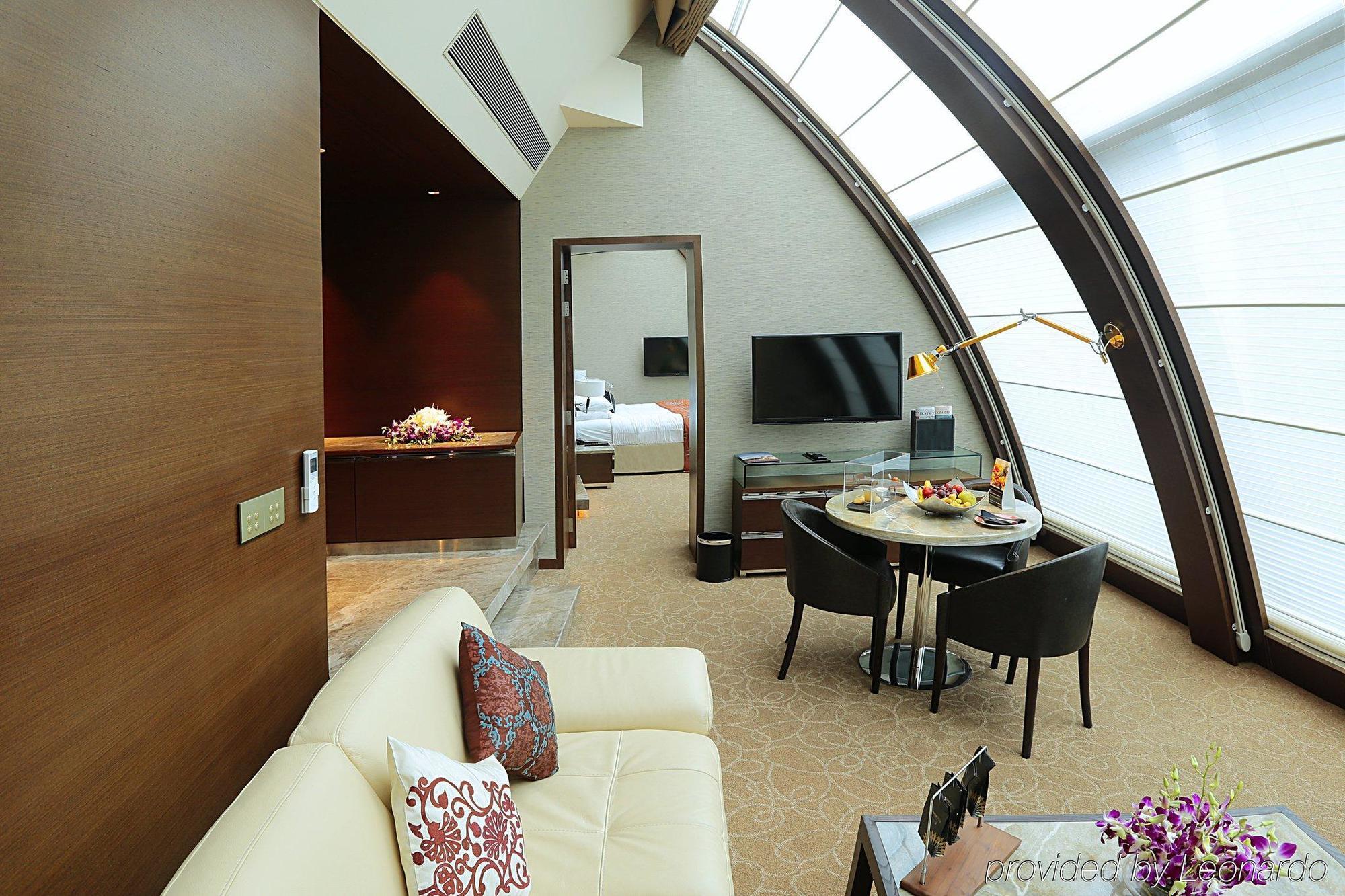 Uranus City View Suite with Bath Tub - King Bed (Non-Smoking)