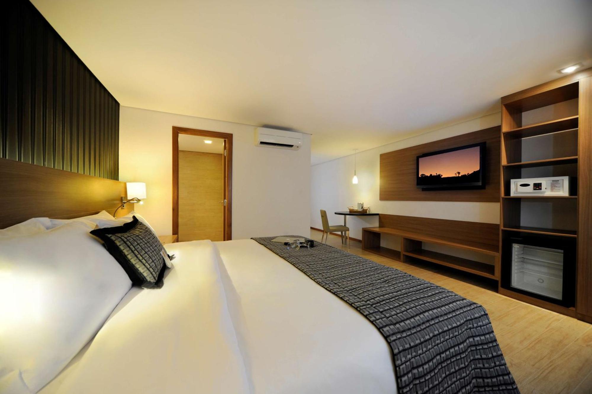 Executive Suite,969296899:JPEG