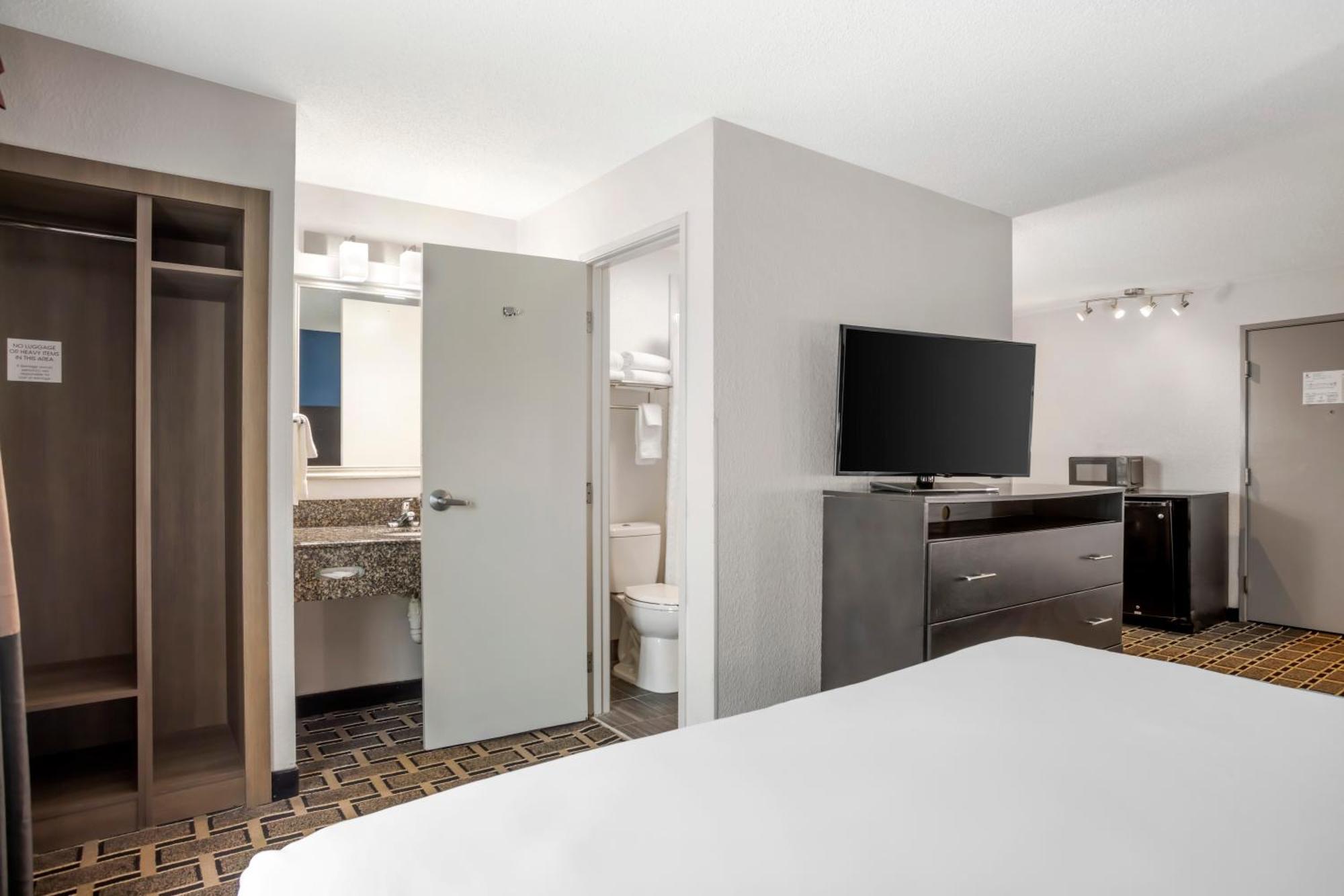 King Suite Roll Shower Accessible or Non-Smoking