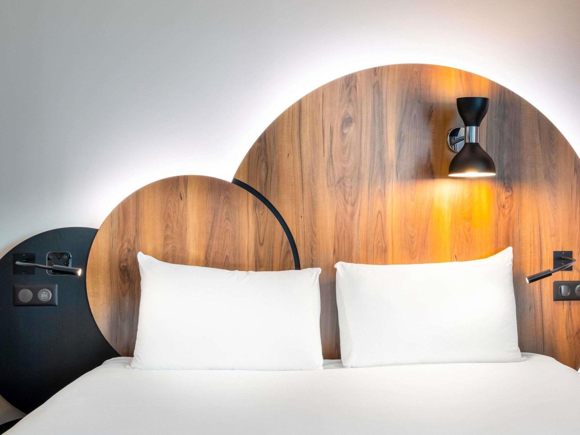 Chambre Standard avec 1 Lit Double et 2 Lits Simples