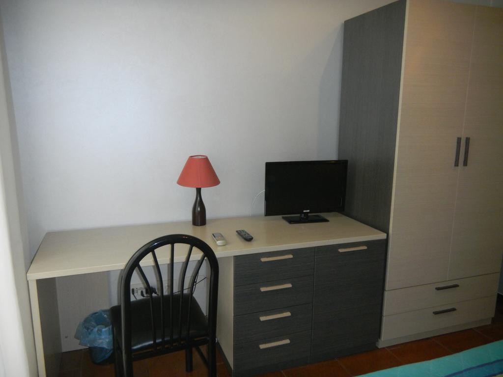 Doppel-/Zweibettzimmer mit Balkon