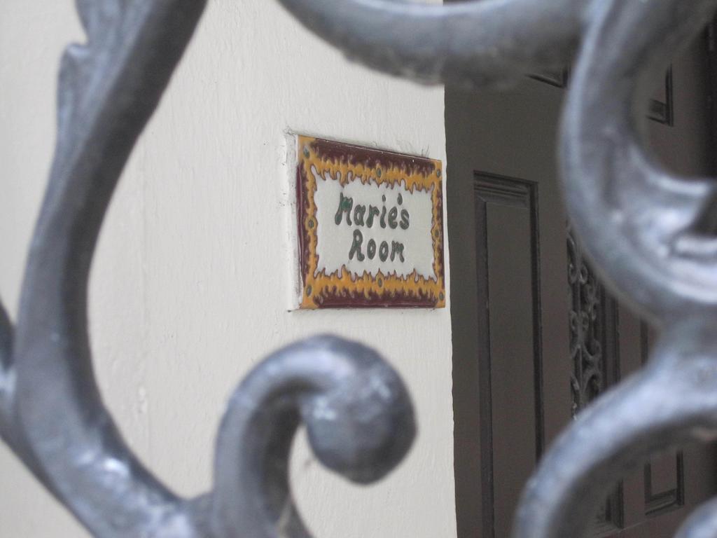 Basic Queen Room