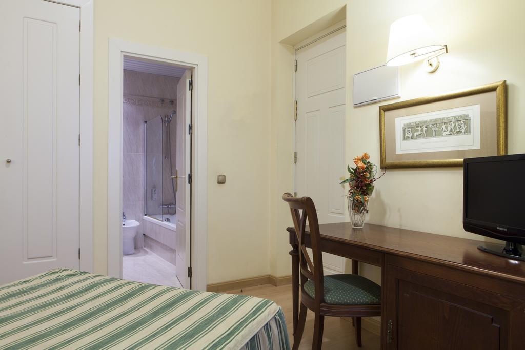 Quarto com Cama de Casal ou 2 de Solteiro