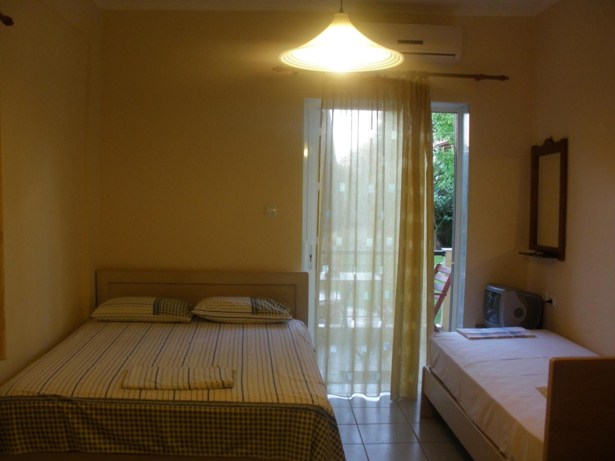 Triple Room No cleaning service,33599146:JPEG