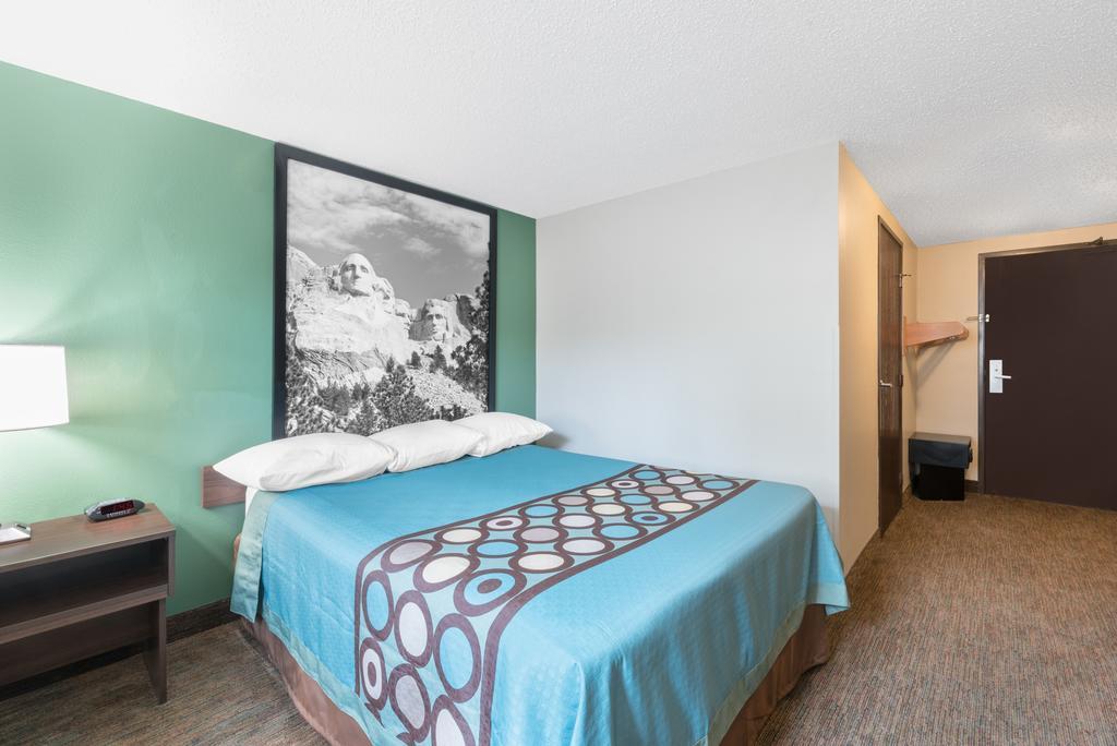 Queen Room - Mobility Access/Non-Smoking