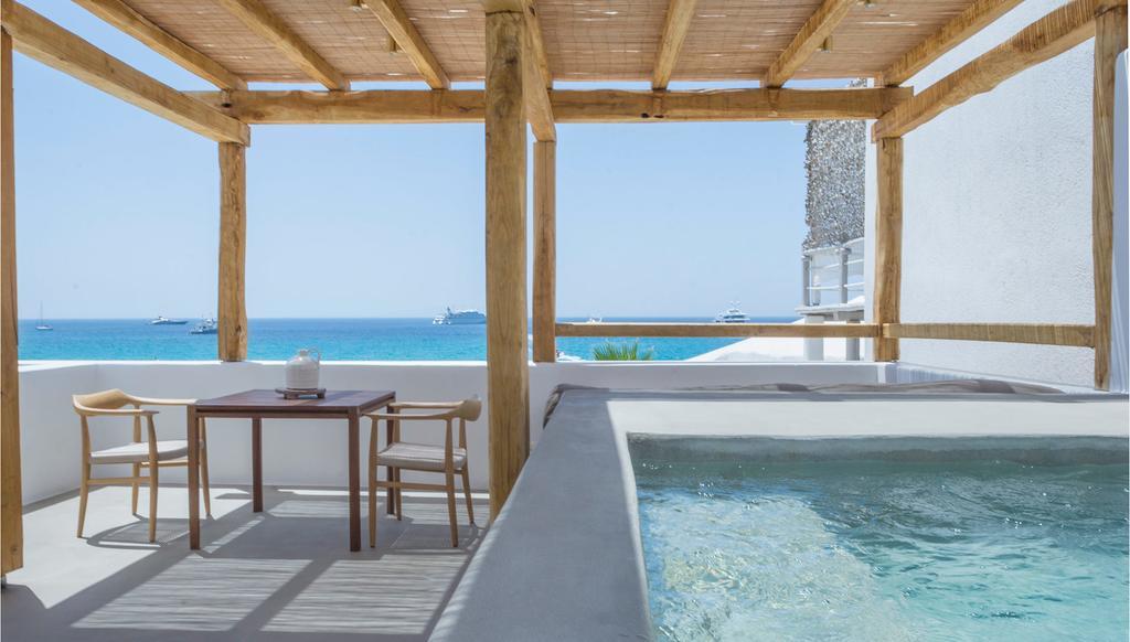 Quarto Deluxe com Banheira de Hidromassagem e Vista do Mar