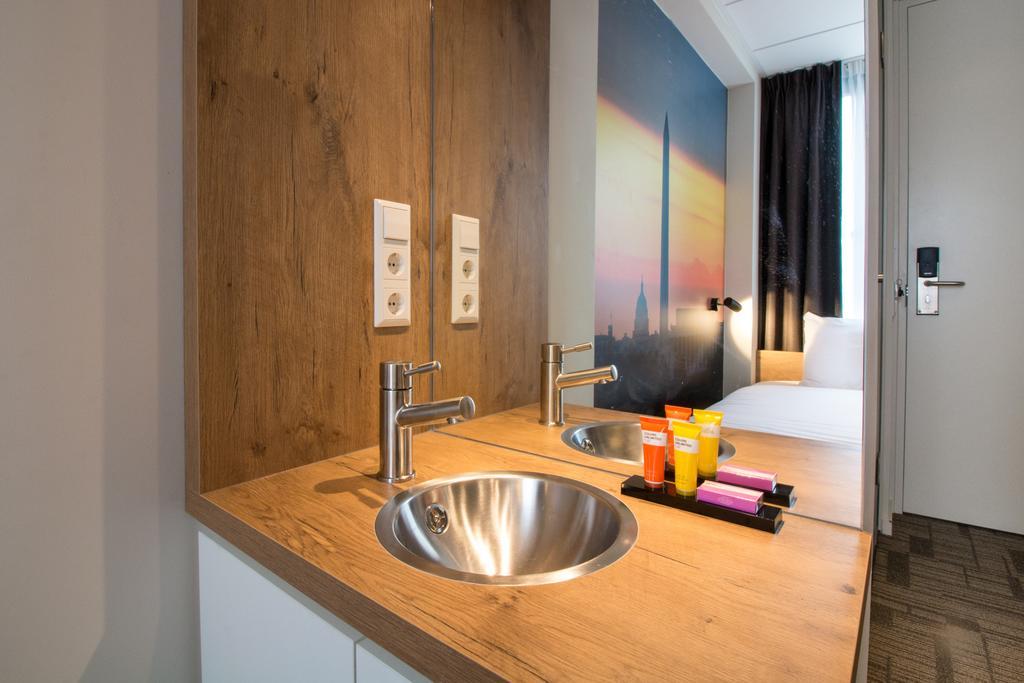 Small Double Room (Including free parking),630786201:JPEG