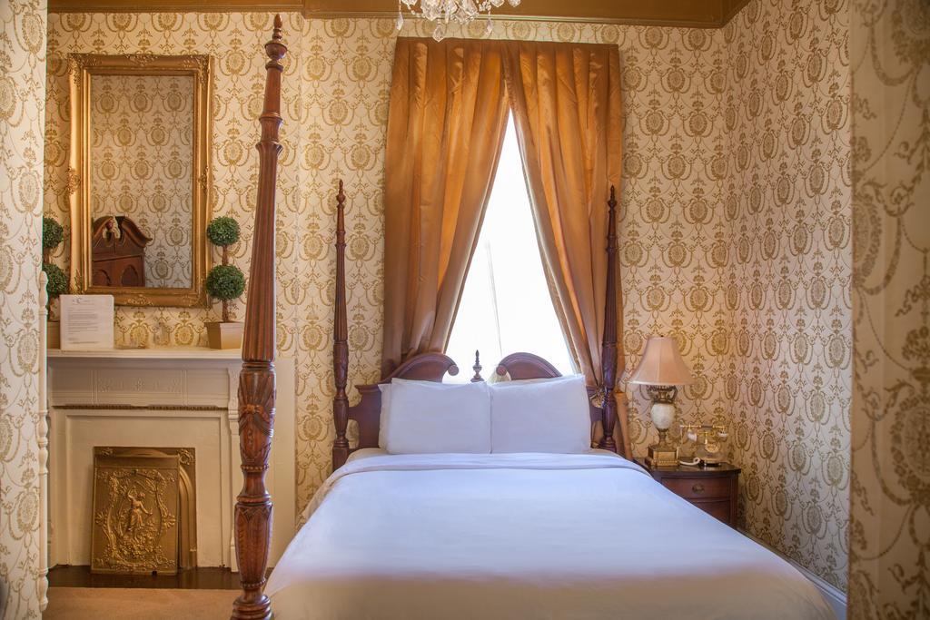 Crown Premier Room