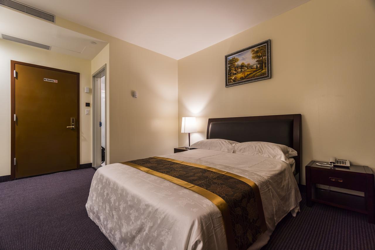 Standard Queen Room
