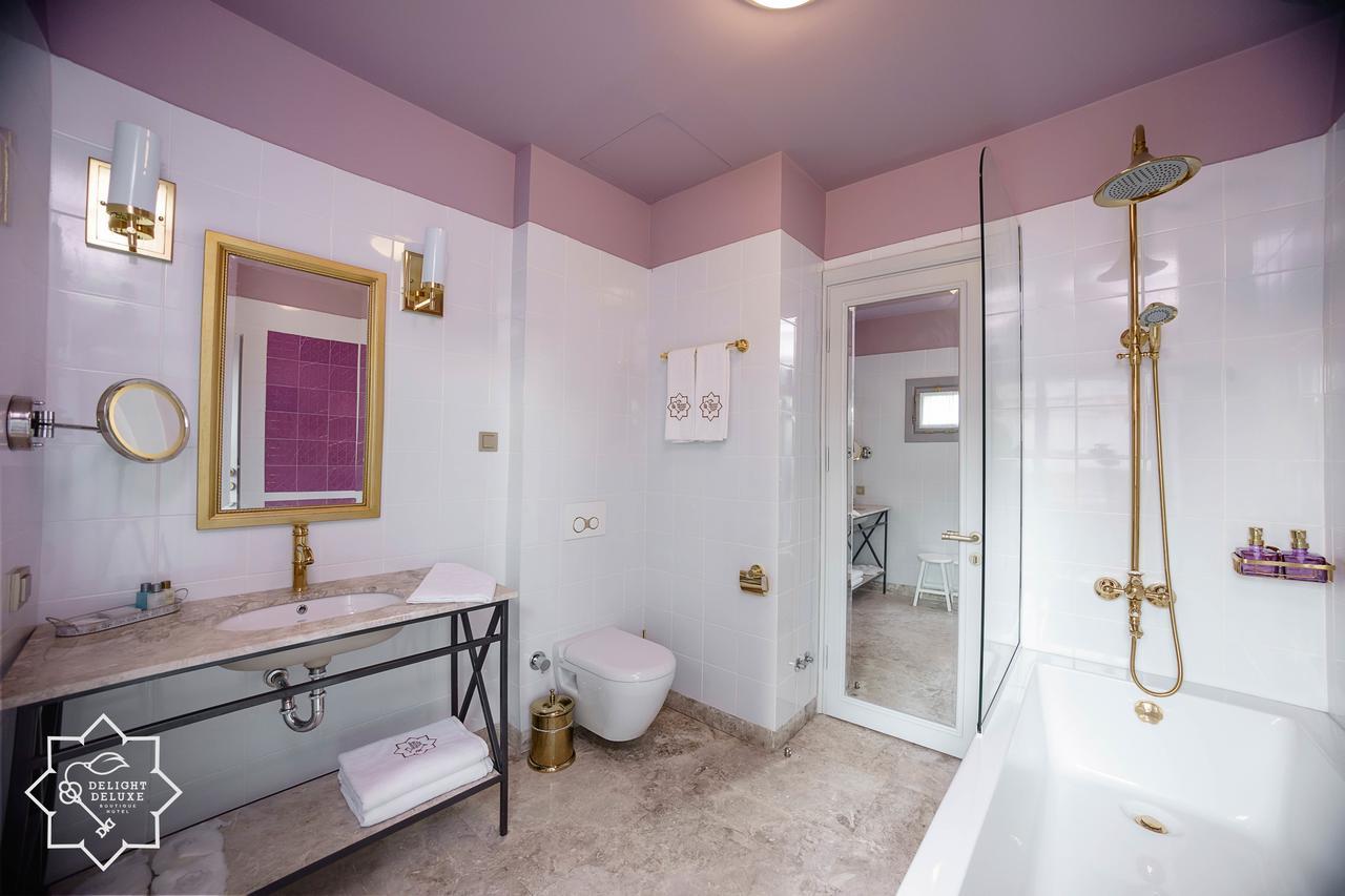 Honeymoon Suite with Balcony