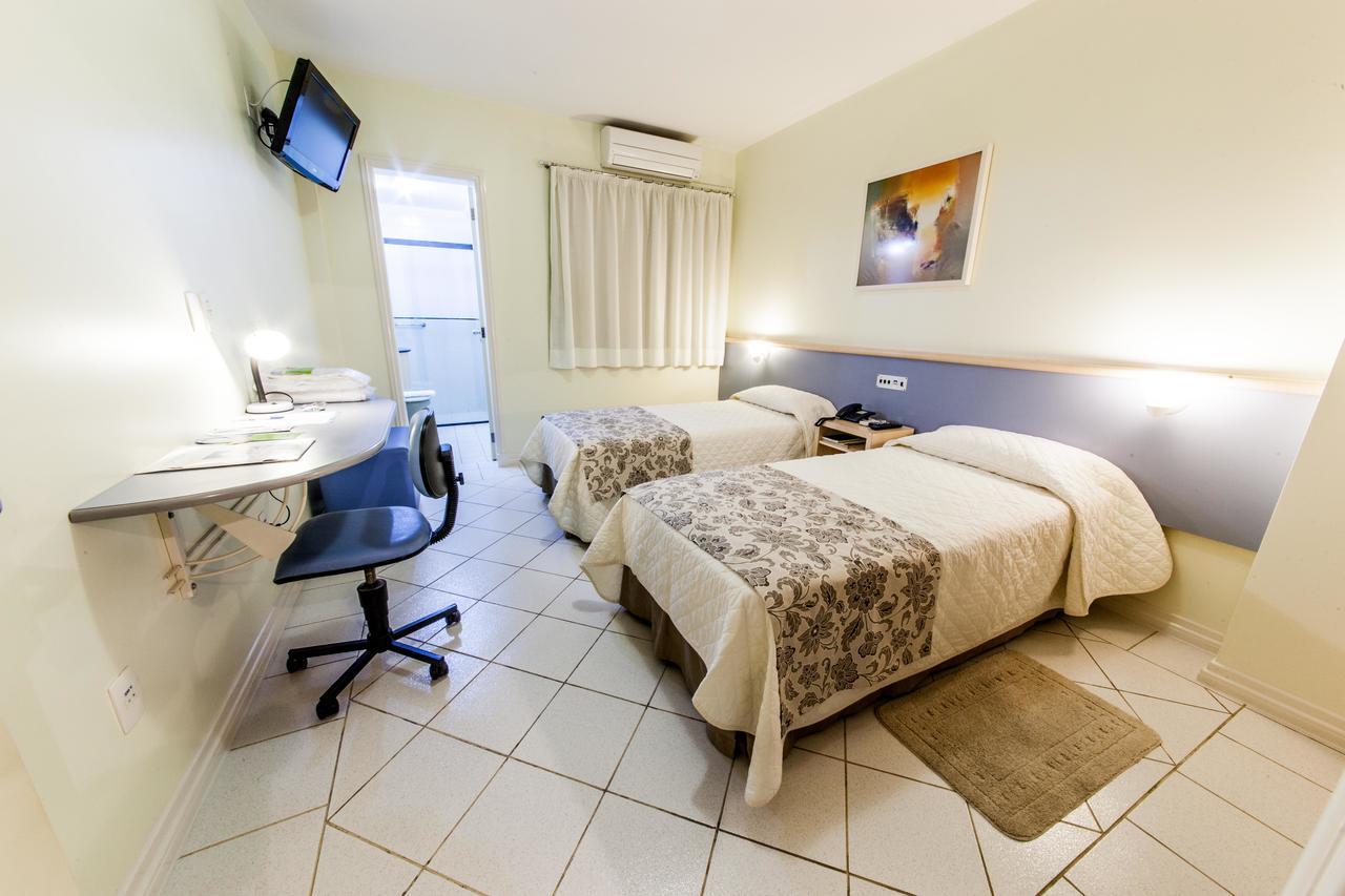 Quarto Deluxe com 2 Camas de Solteiro