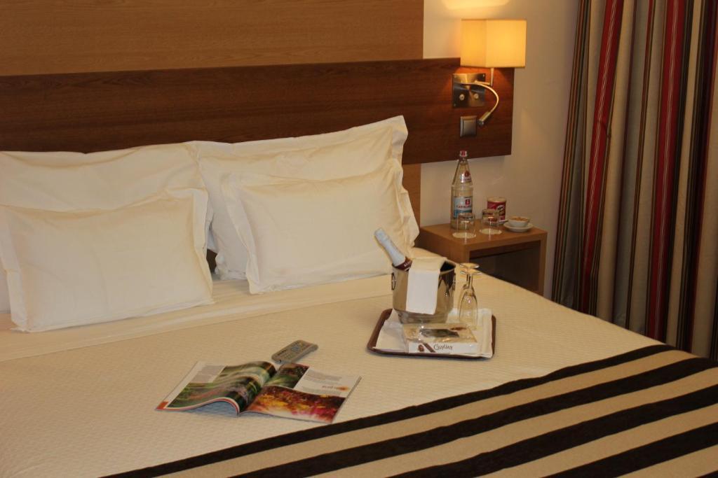 Romantic Room King-Size bed,60929158:JPEG