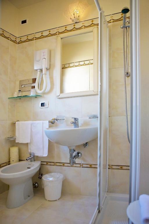 Classic Triple Room,61934512:JPEG