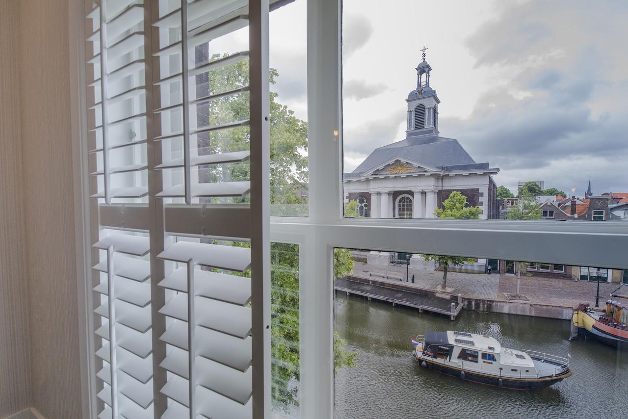 Suite met een kitchenette en uitzicht op de haven