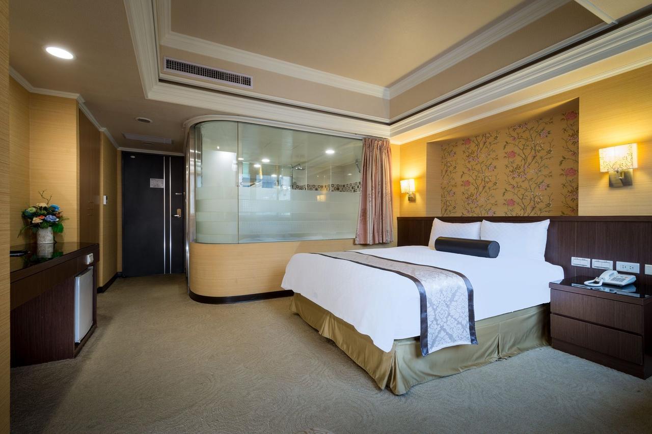 Deluxe Double Room Bath