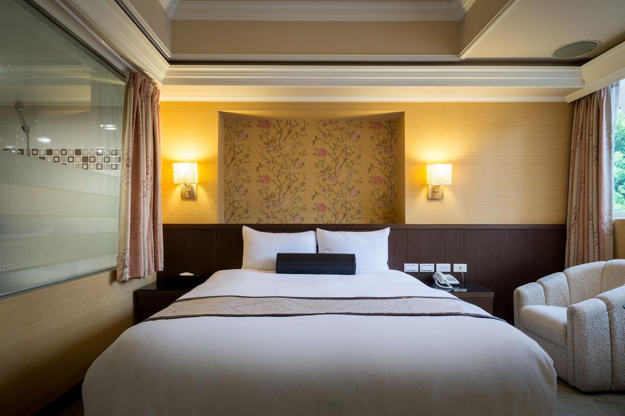 Deluxe Double Room Bath