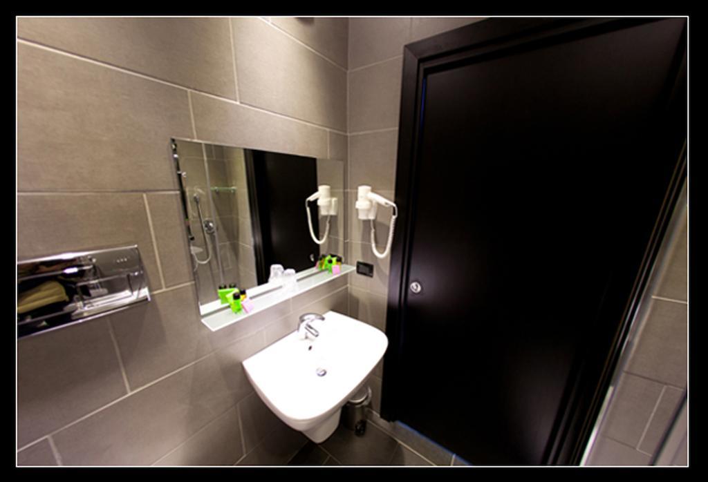 Small Double Room,699905629:JPEG
