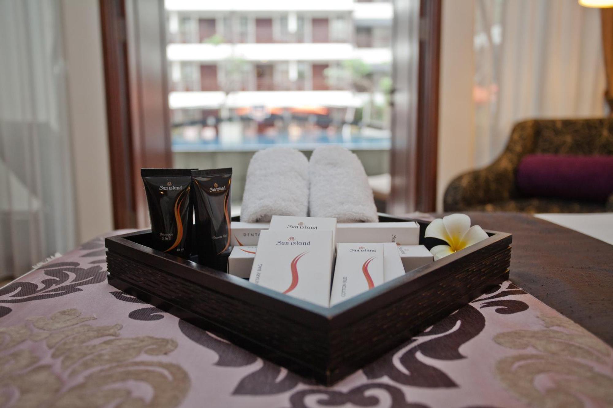 Deluxe Double or Twin Room Pool Access