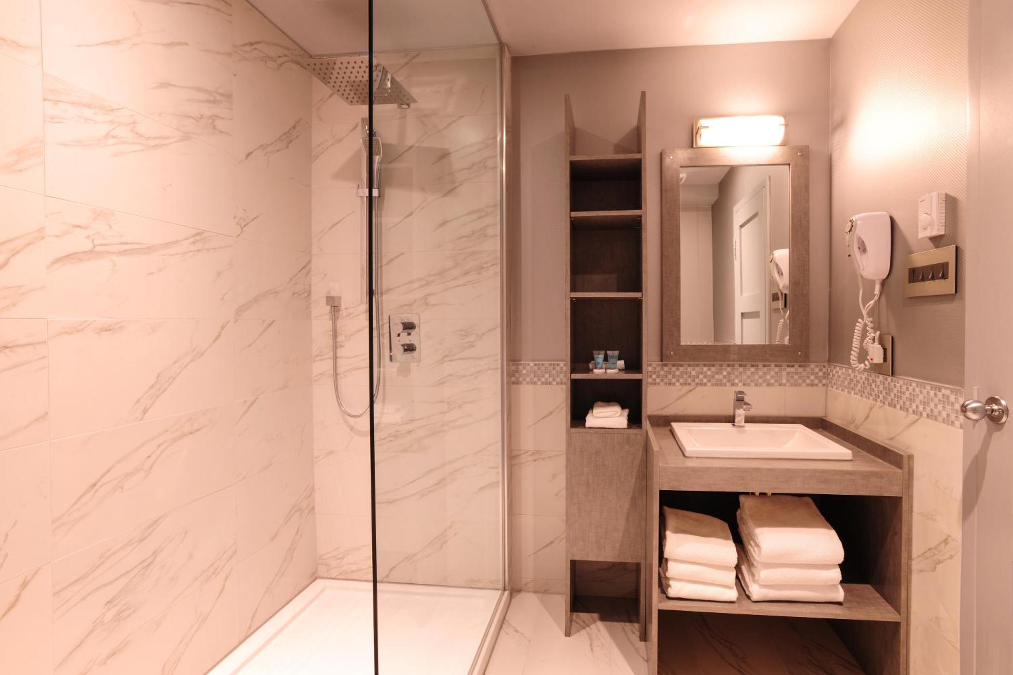 Queen Suite Spa Bath