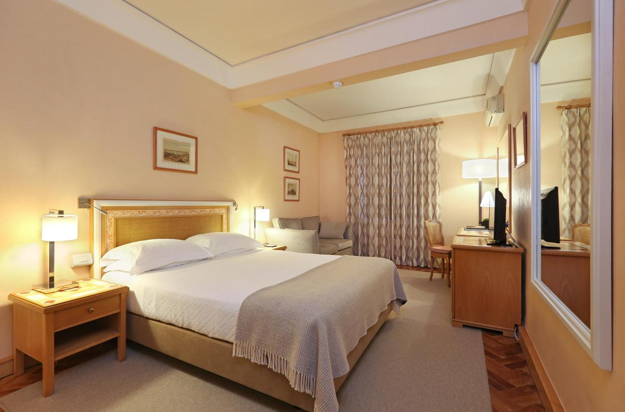 Quarto Lisboa com Cama de Casal ou 2 de Solteiro