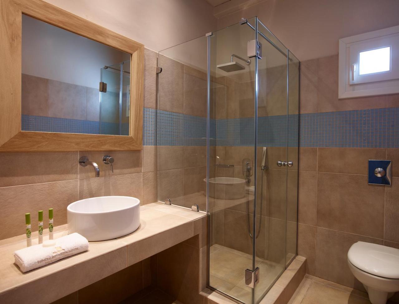 Standaard Tweepersoonskamer met 1 of 2 Bedden en Uitzicht op de Omgeving van het Hotel