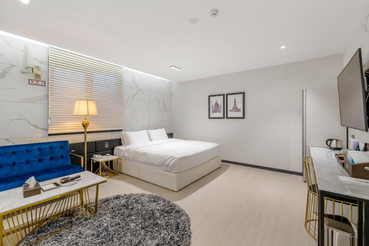 Standard Double Room,766128877:JPEG