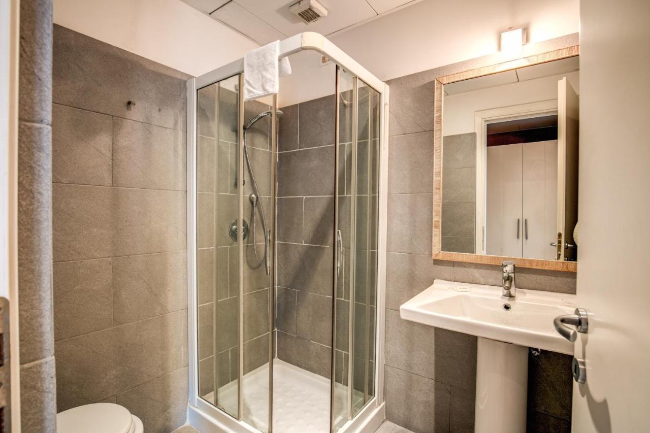 Quarto Superior com Cama de Casal ou 2 de Solteiro e Terraço