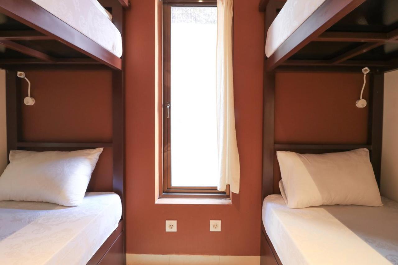 Bed in 6-Bed Mixed Dormitory Room